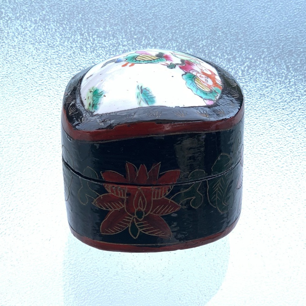 Chinese Lacquer Shard Trinket Box - Picture 5 of 8
